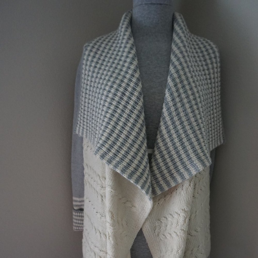 SUPER CUTE Gap Baby Blue & White Cardi